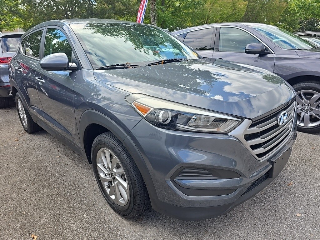 2017 Hyundai Tucson SE photo 2
