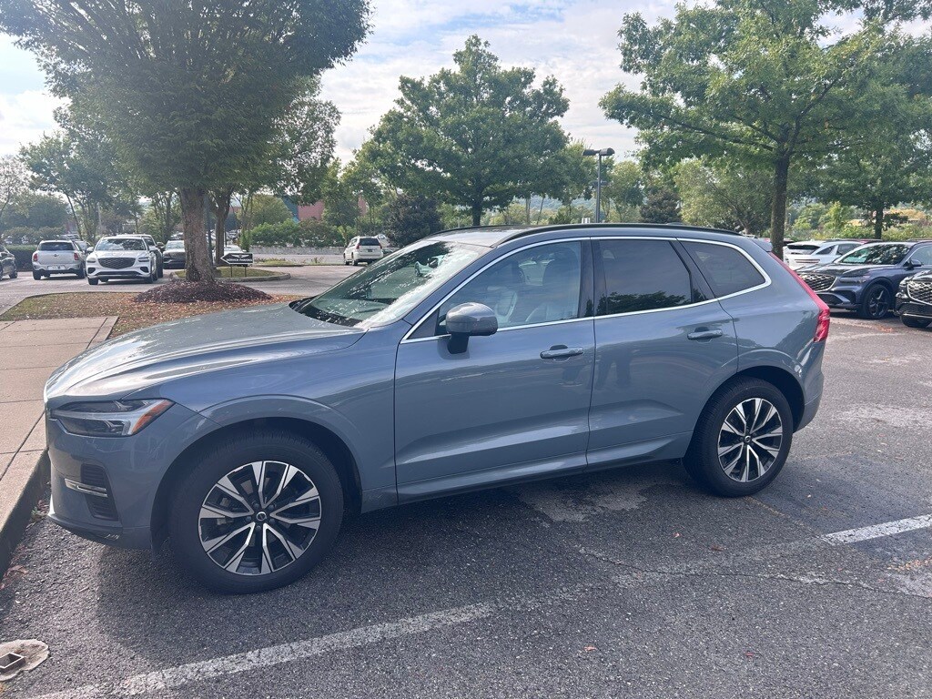 2023 Volvo XC60 B5 Core photo 2