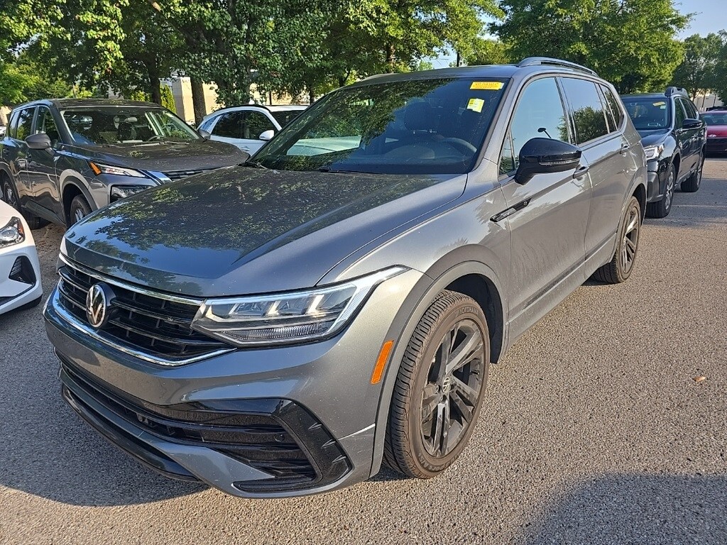 2023 Volkswagen Tiguan SE R-Line Black photo 2