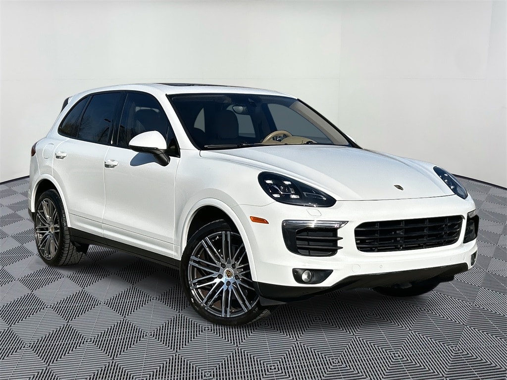 2017 Porsche Cayenne Platinum Edition's photo