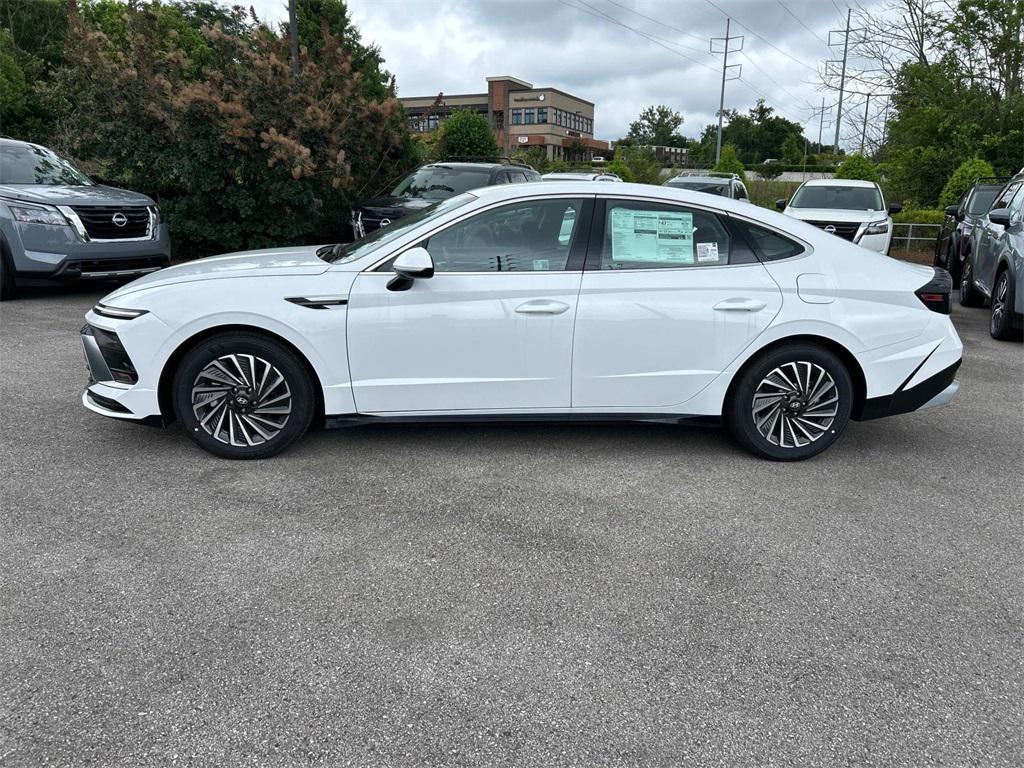2025 Hyundai Sonata Hybrid SEL - Photo 4