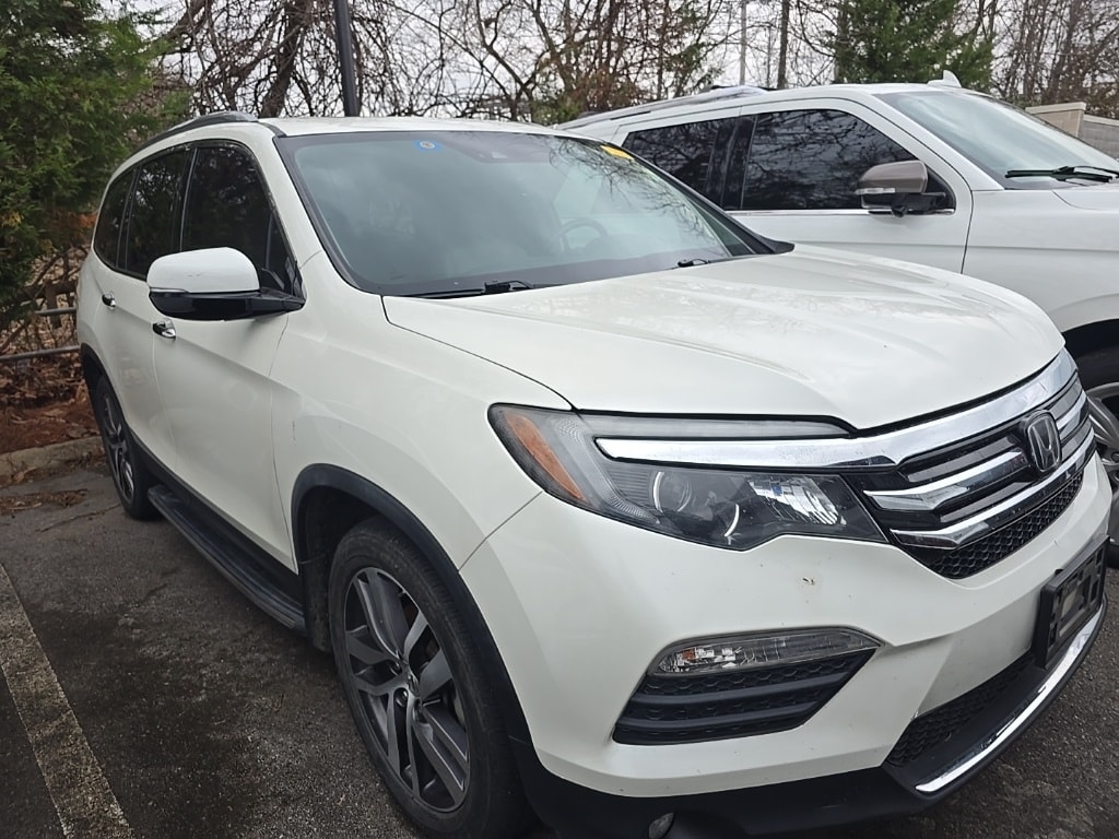 2018 Honda Pilot Elite's photo