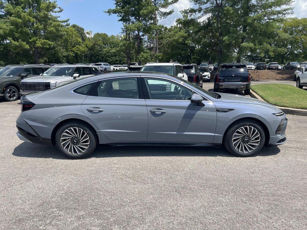 New 2026 Hyundai Sonata Hybrid SEL Sedan