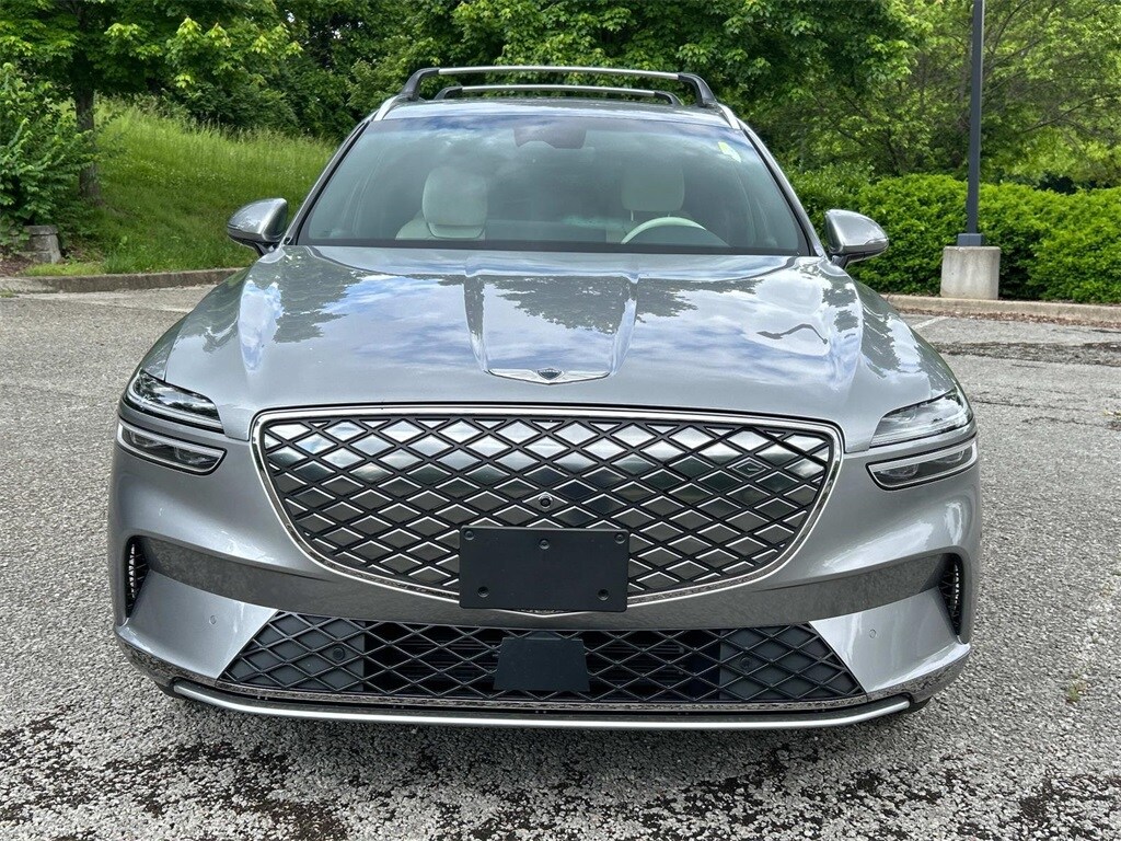 2024 Genesis Electrified GV70 Advanced photo 2