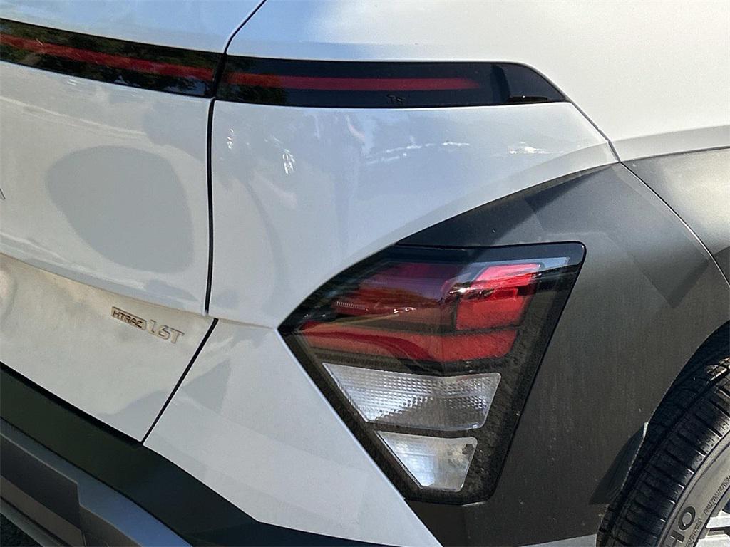 2026 Hyundai Kona SEL Premium - Photo 12