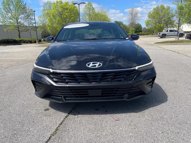 2025 Hyundai Elantra Hybrid Limited photo 2