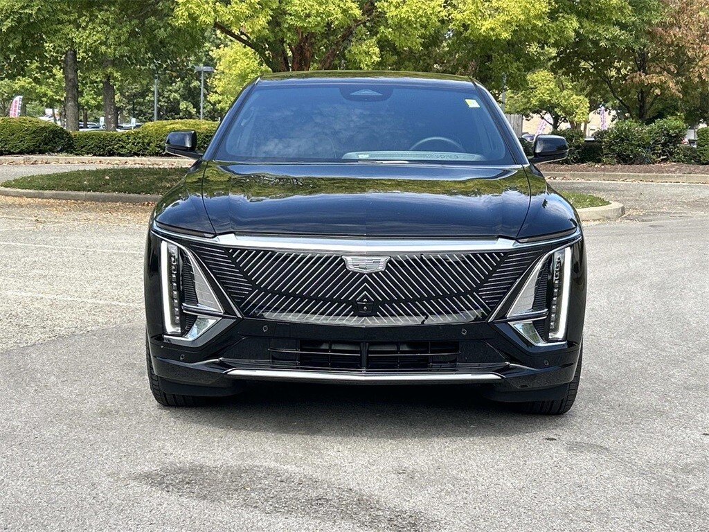 2024 Cadillac Lyriq Luxury photo 2