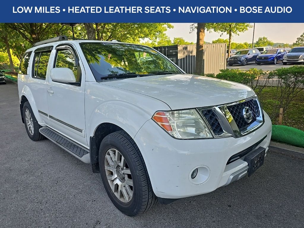 2010 Nissan Pathfinder LE 4X4's photo