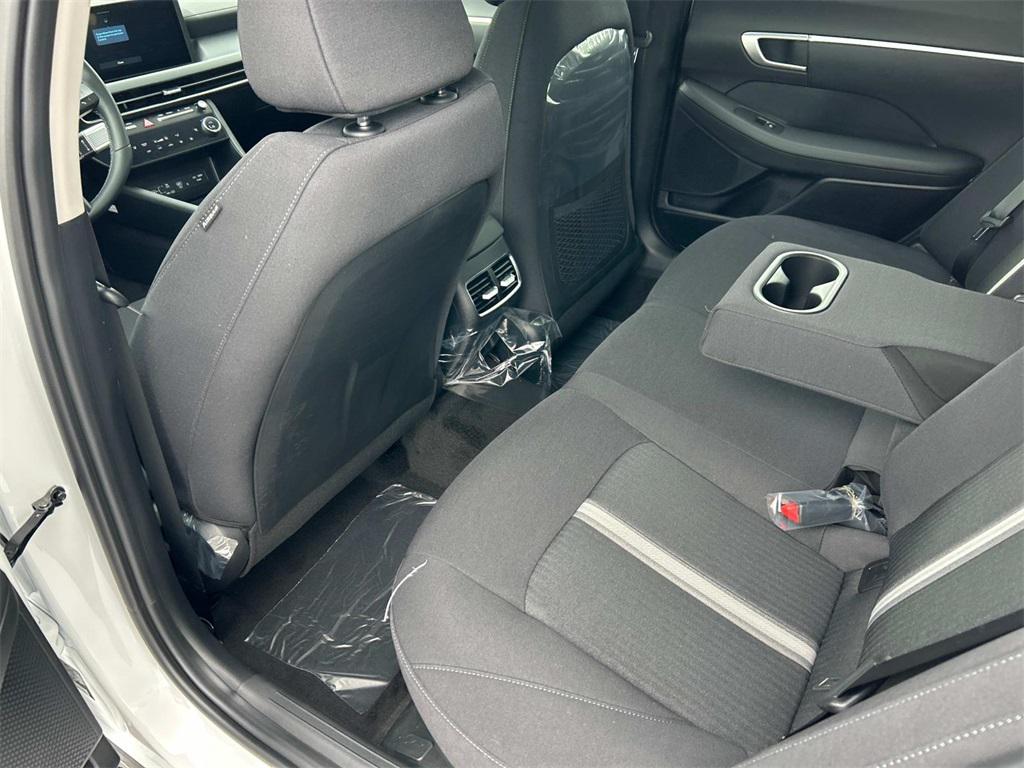 2025 Hyundai Sonata Hybrid SEL - Photo 18