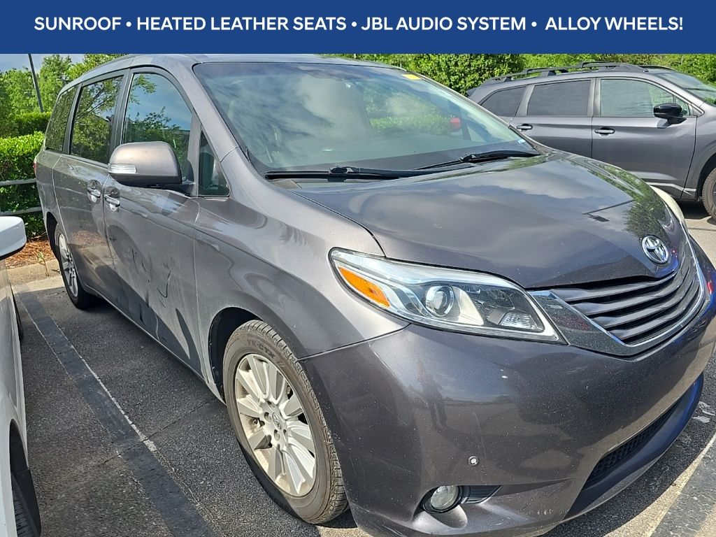 2015 Toyota Sienna Limited V6 7-Passenger's photo