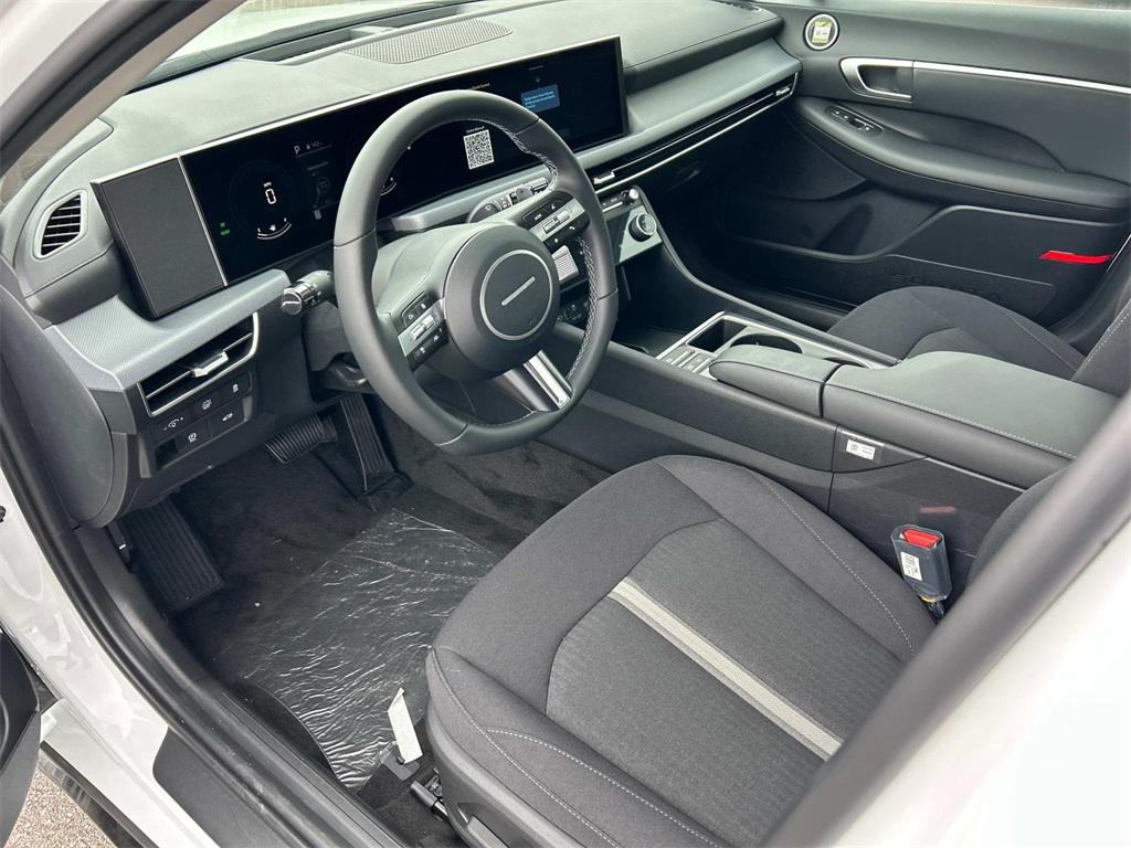 2025 Hyundai Sonata Hybrid SEL - Photo 13