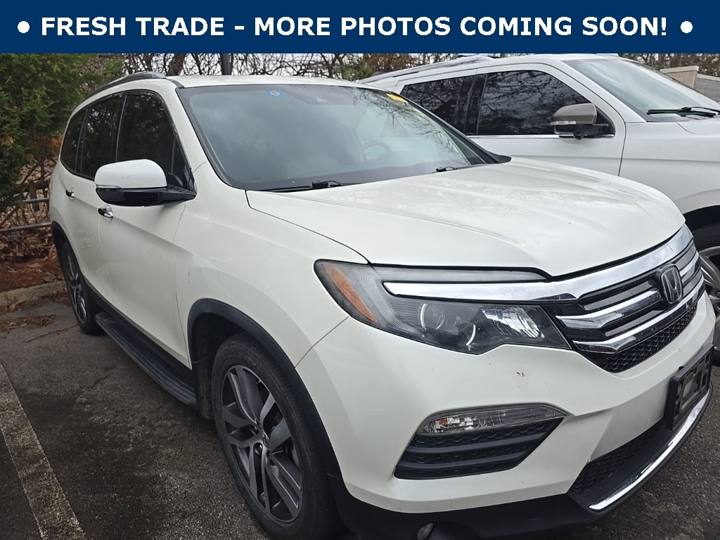2018 Honda Pilot Elite's photo