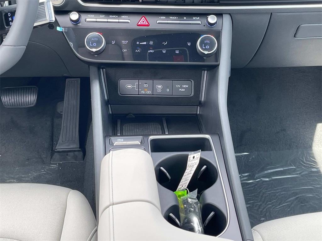 2025 Hyundai Sonata Hybrid SEL - Photo 25