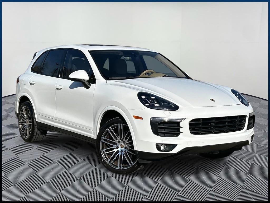 2017 Porsche Cayenne Platinum Edition's photo
