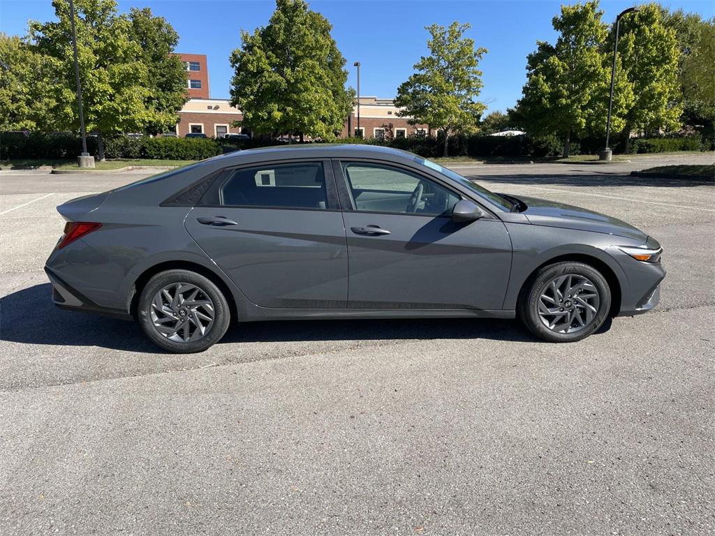 2025 Hyundai Elantra Hybrid Blue photo 2