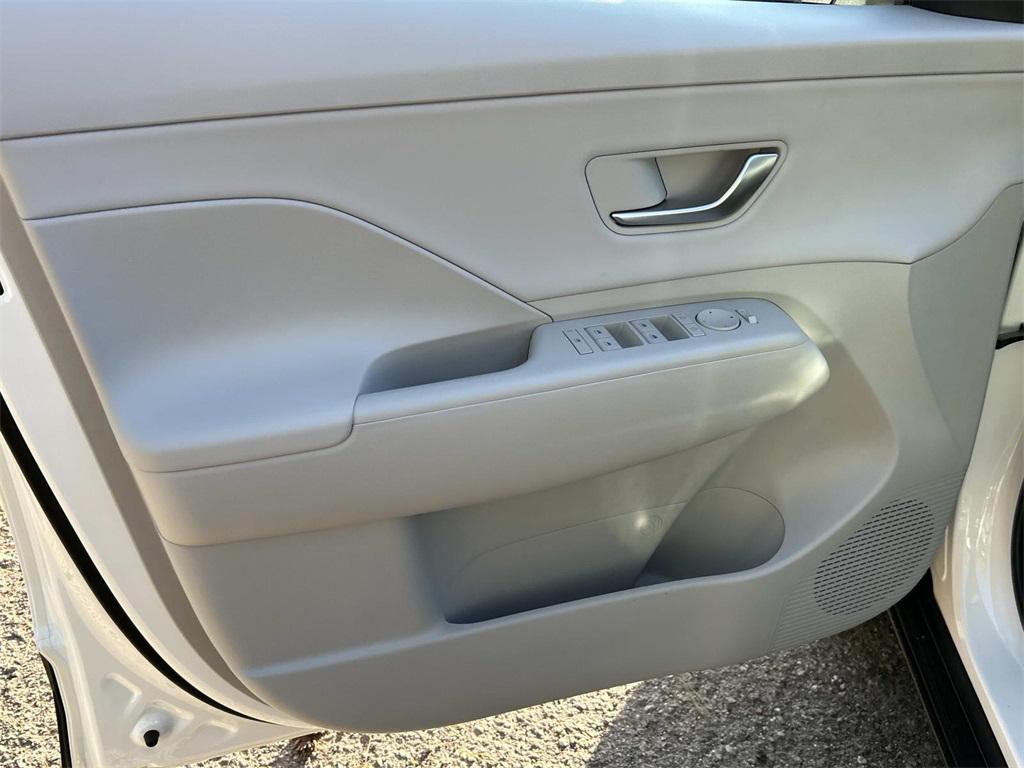 2026 Hyundai Kona SEL Premium - Photo 16