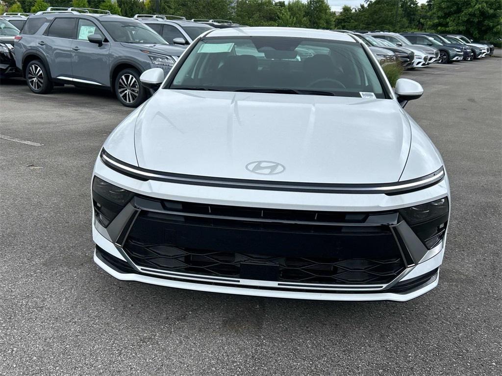 2025 Hyundai Sonata Hybrid SEL - Photo 2