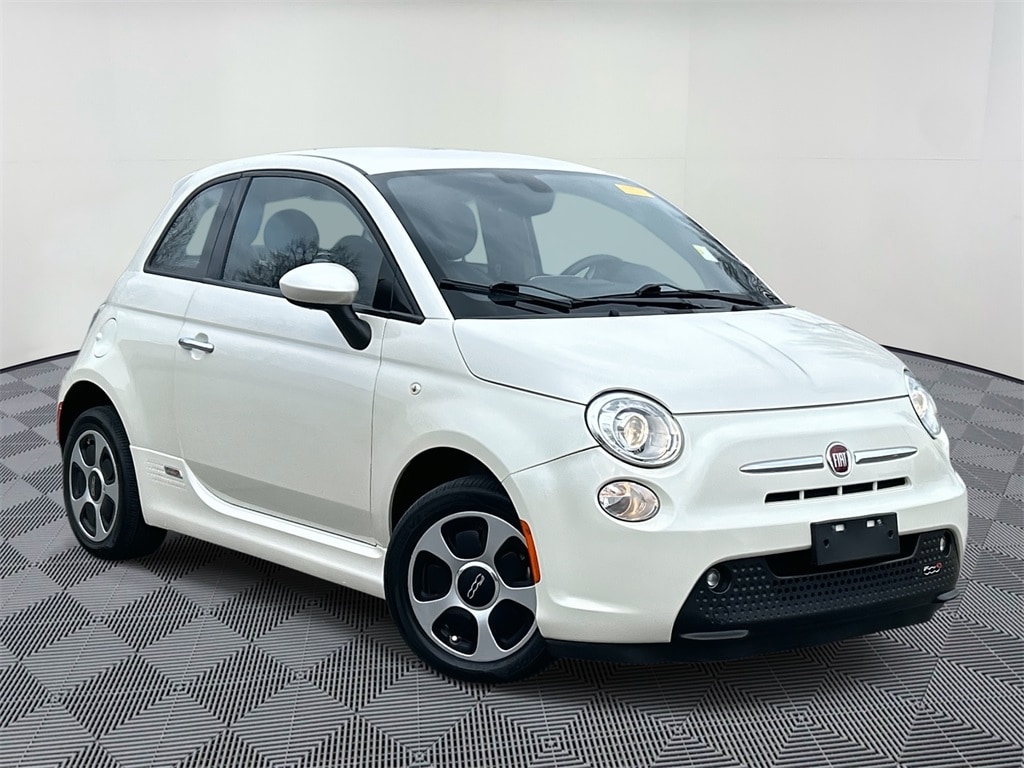 2016 FIAT 500e Battery Electric's photo