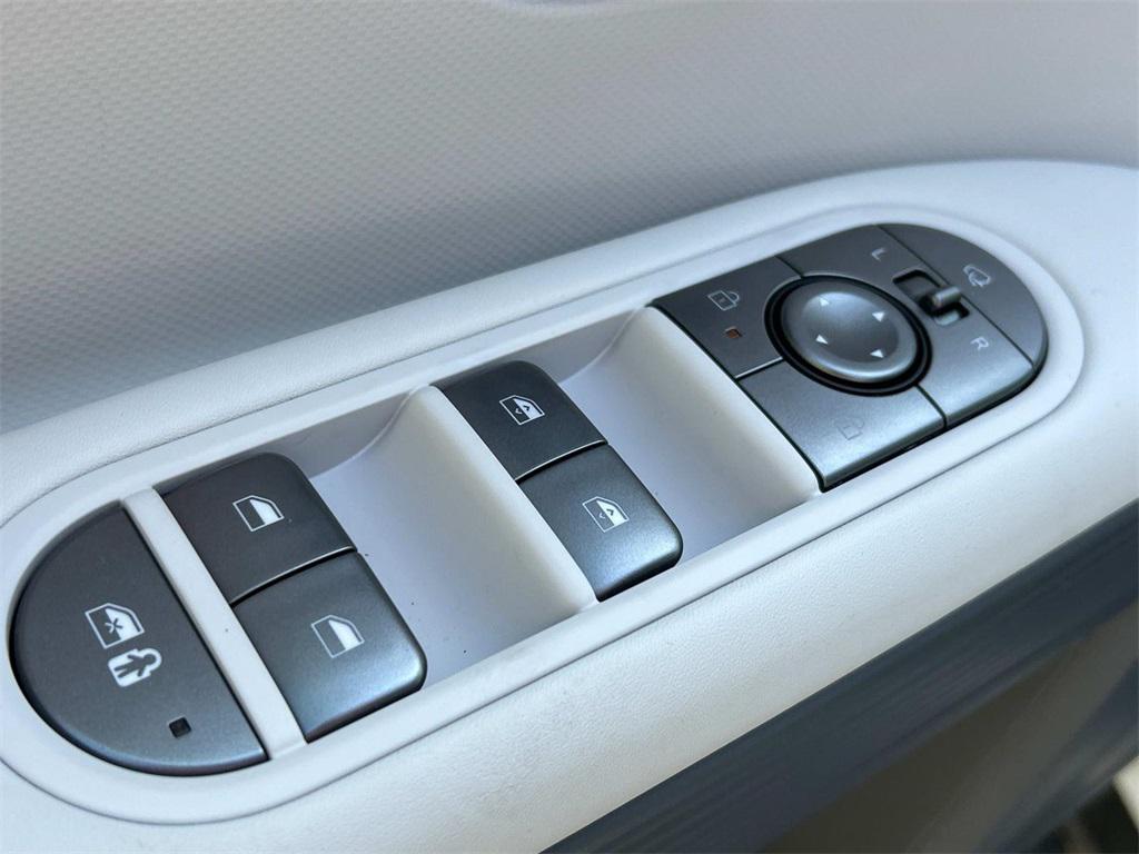 2025 Hyundai IONIQ 5 SEL - Photo 17