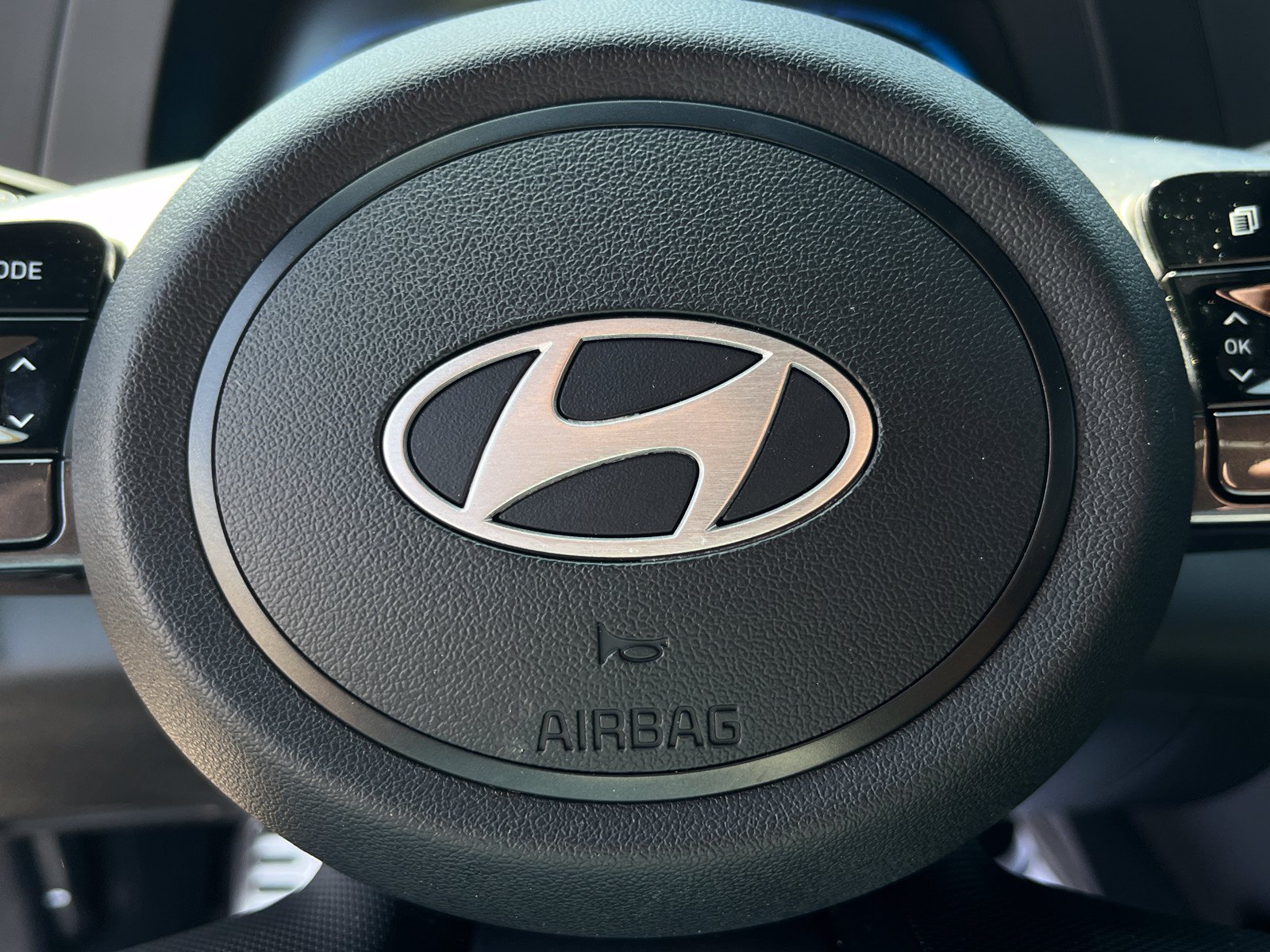 2025 Hyundai Elantra SEL - Photo 17