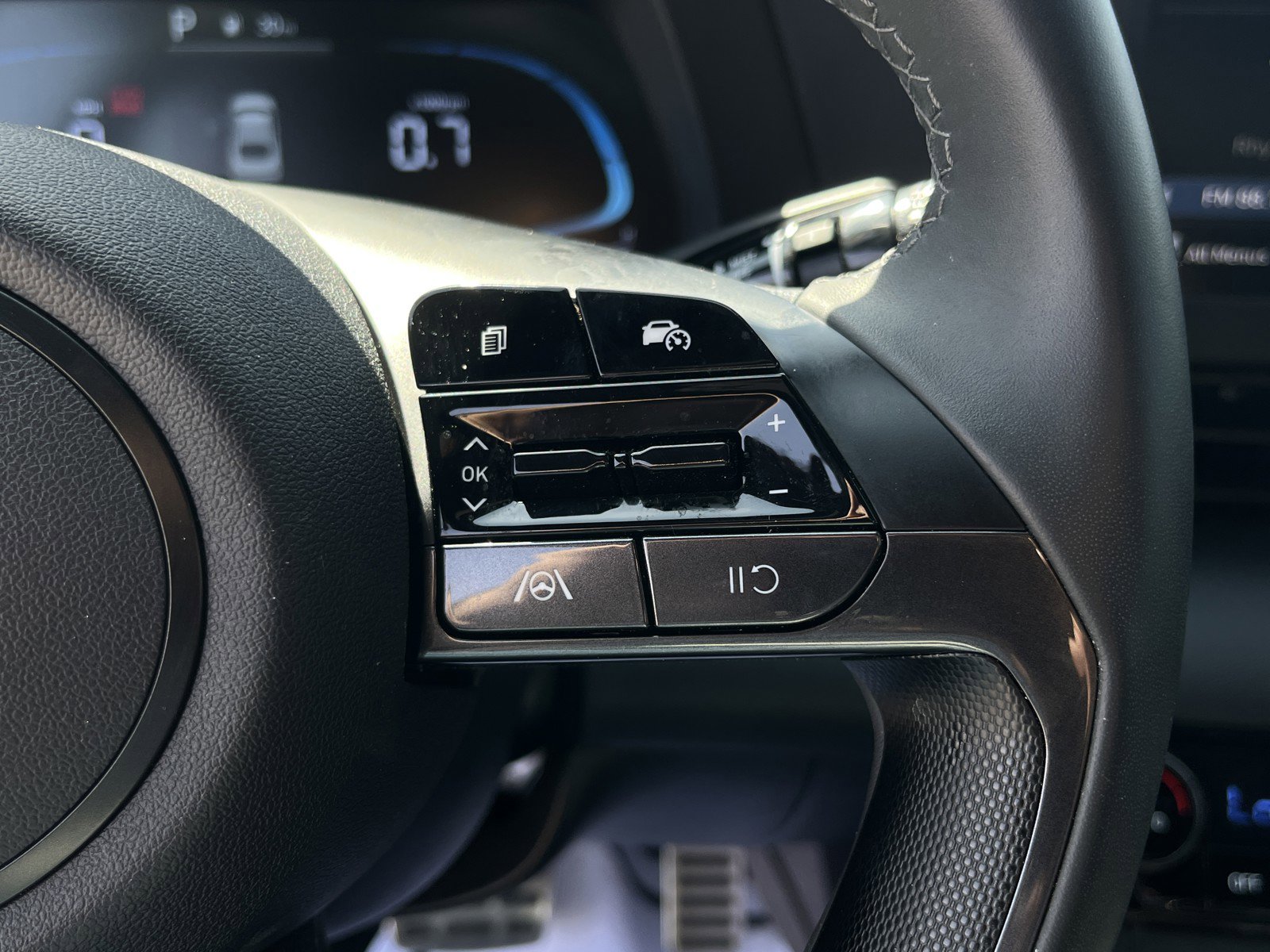 2025 Hyundai Elantra SEL - Photo 18