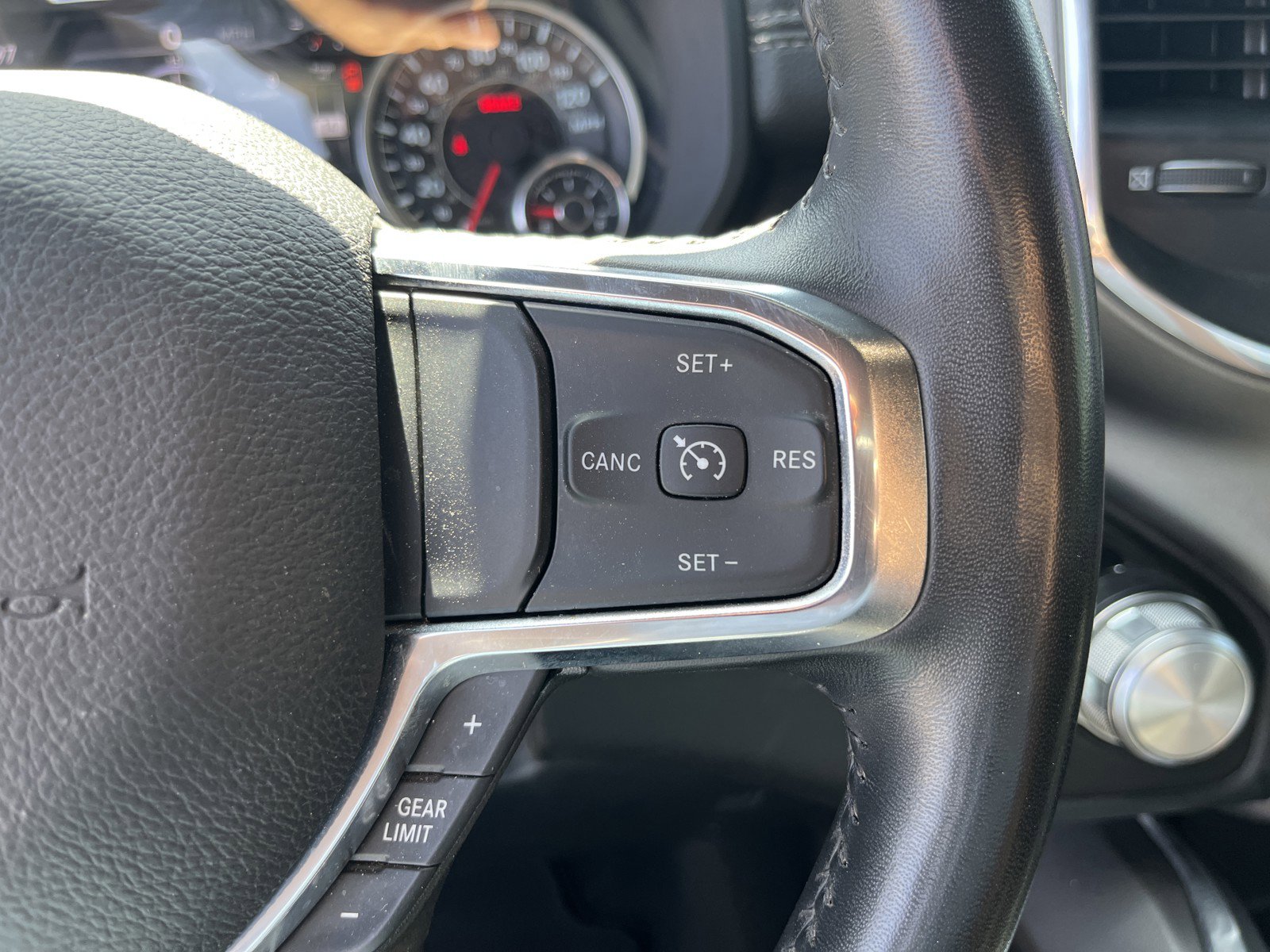 2024 RAM Ram 1500 Pickup Laramie - Photo 18