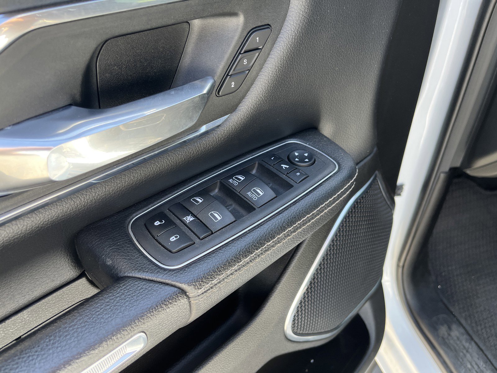 2024 RAM Ram 1500 Pickup Laramie - Photo 12