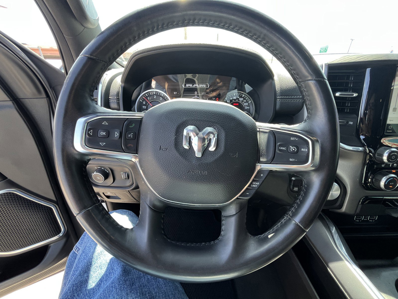 2024 RAM Ram 1500 Pickup Laramie - Photo 15