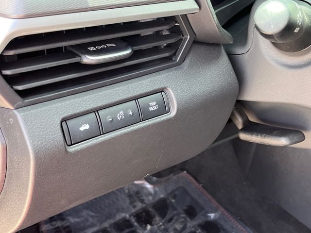 2025 Nissan Altima SR - Photo 13
