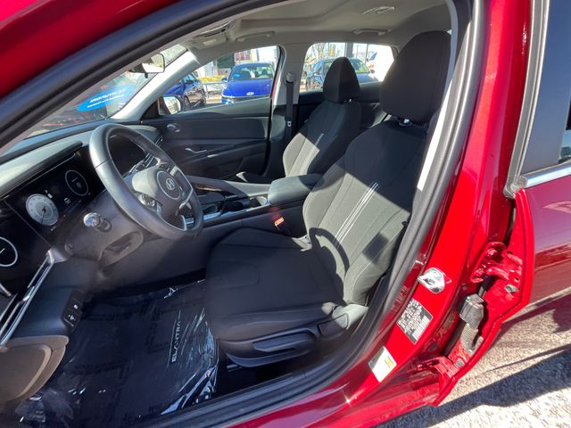 2025 Hyundai Elantra SEL - Photo 10