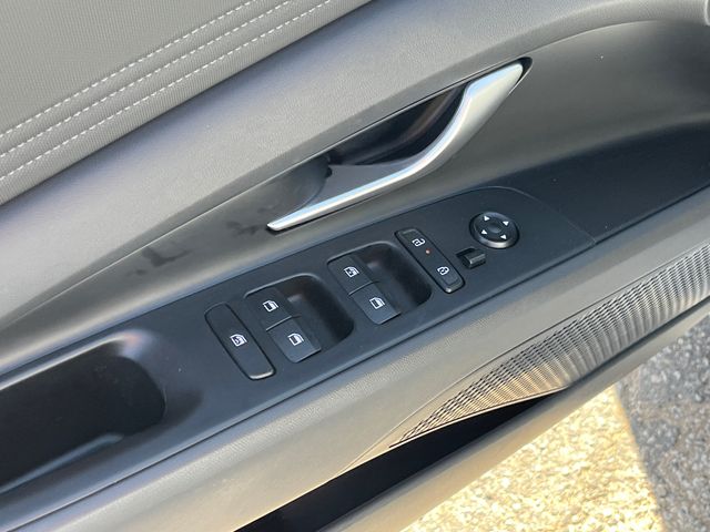 2025 Hyundai Elantra SEL - Photo 12