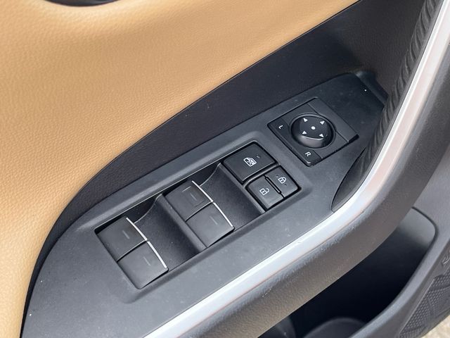 2022 Toyota RAV4 Limited - Photo 12