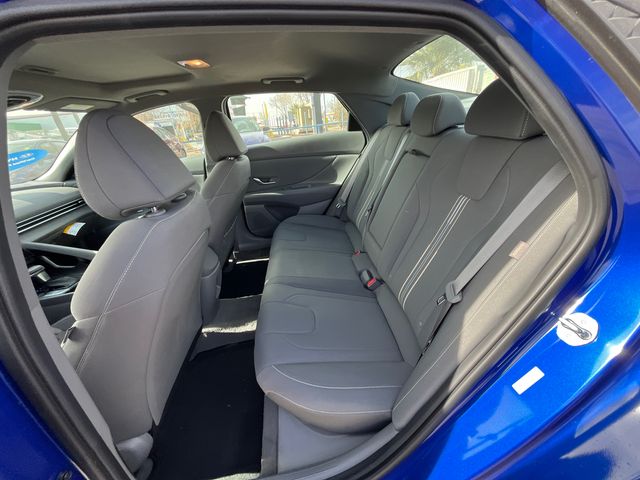 2025 Hyundai Elantra SEL - Photo 24
