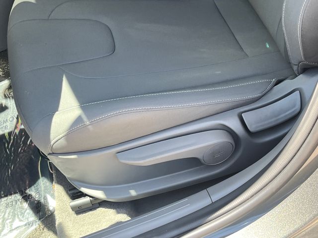 2025 Hyundai Elantra SEL - Photo 11