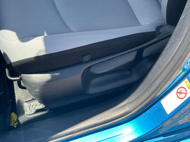 2022 Toyota Prius L Eco - Photo 11