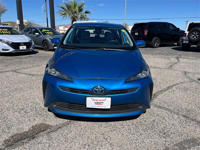 2022 Toyota Prius L photo 2