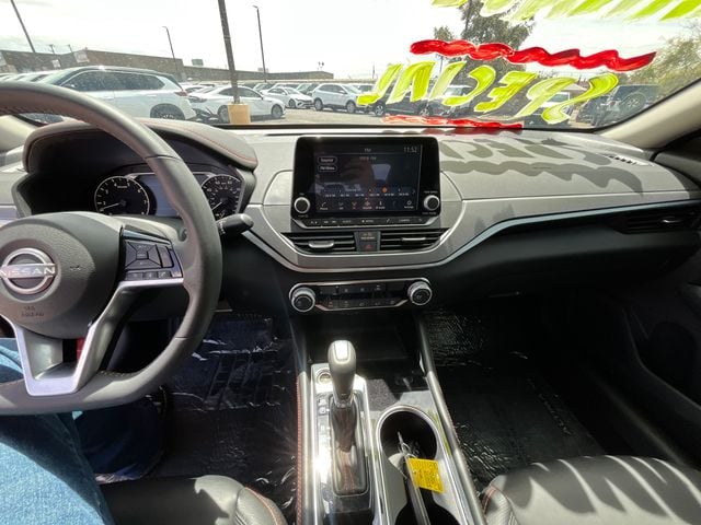 2025 Nissan Altima SR - Photo 19