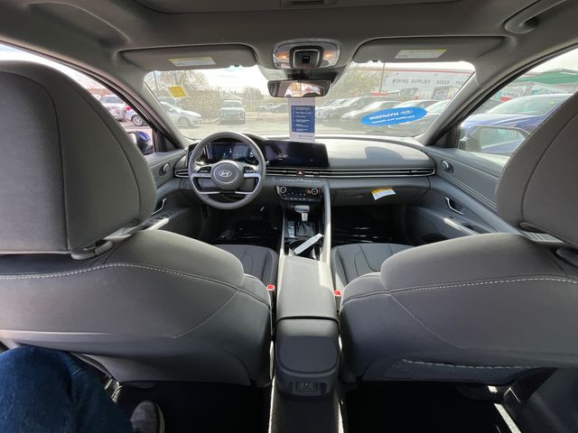 2025 Hyundai Elantra SEL - Photo 25