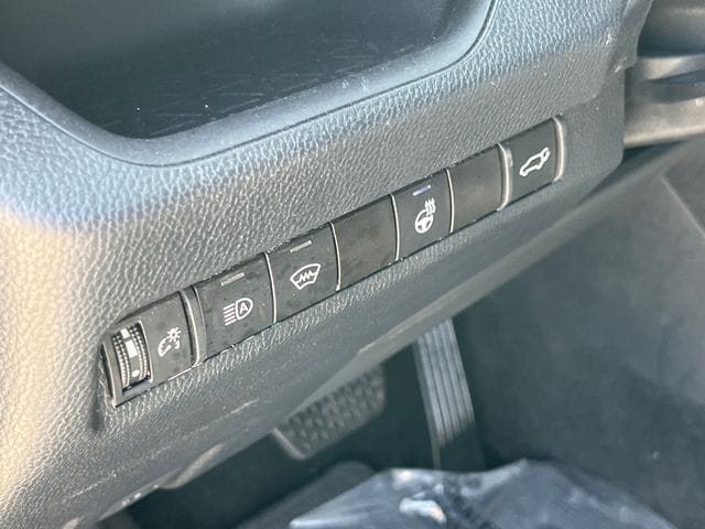 2024 Toyota RAV4 SE - Photo 13