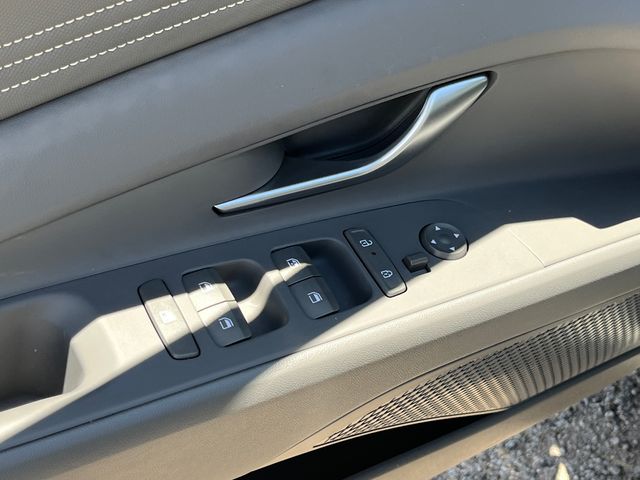 2025 Hyundai Elantra SEL - Photo 12