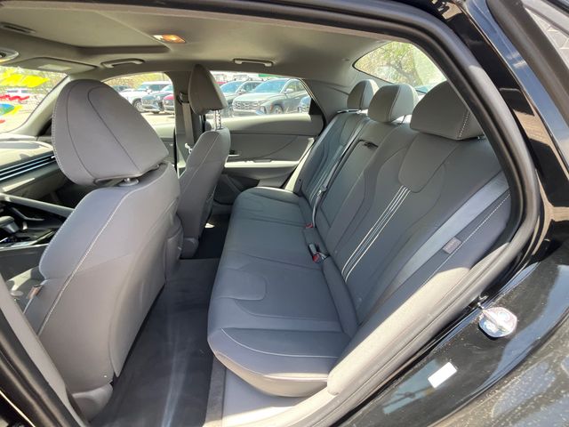 2025 Hyundai Elantra SEL - Photo 24