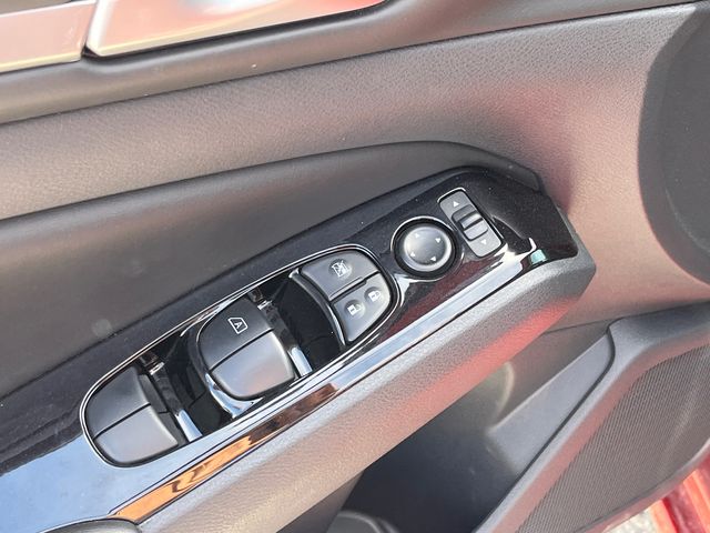 2025 Nissan Altima SR - Photo 12
