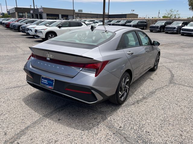 2025 Hyundai Elantra SEL - Photo 8