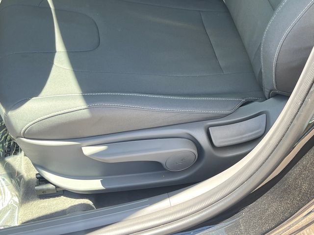 2025 Hyundai Elantra SEL - Photo 11