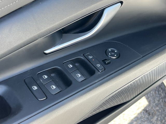 2025 Hyundai Elantra SEL - Photo 12