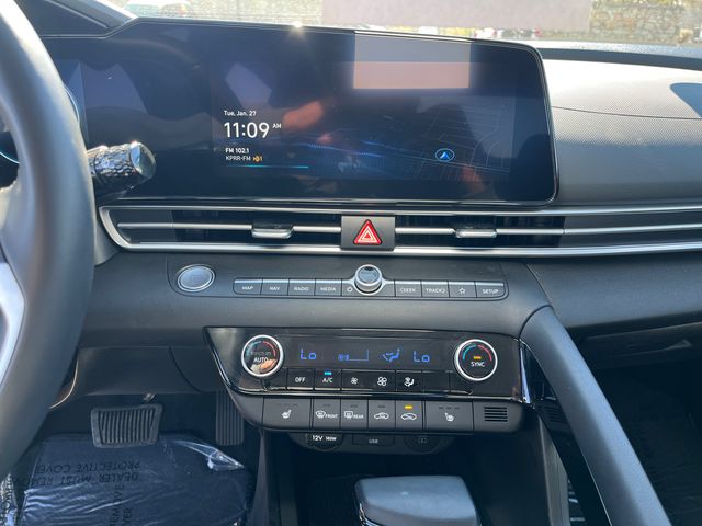2025 Hyundai Elantra SEL - Photo 20