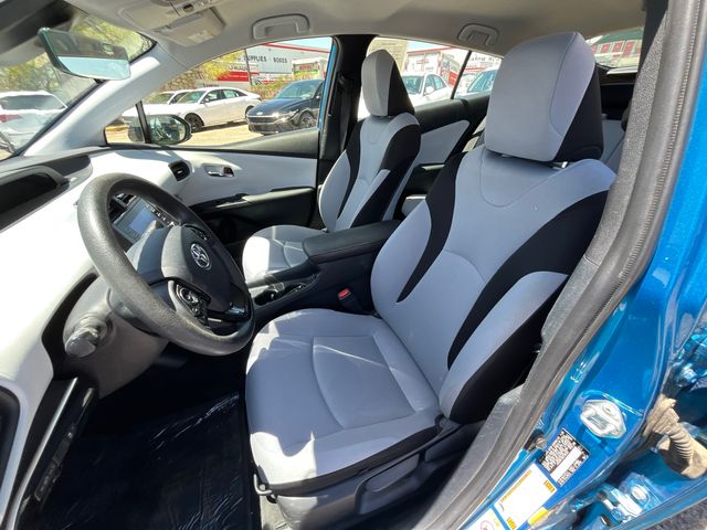 2022 Toyota Prius L Eco - Photo 10