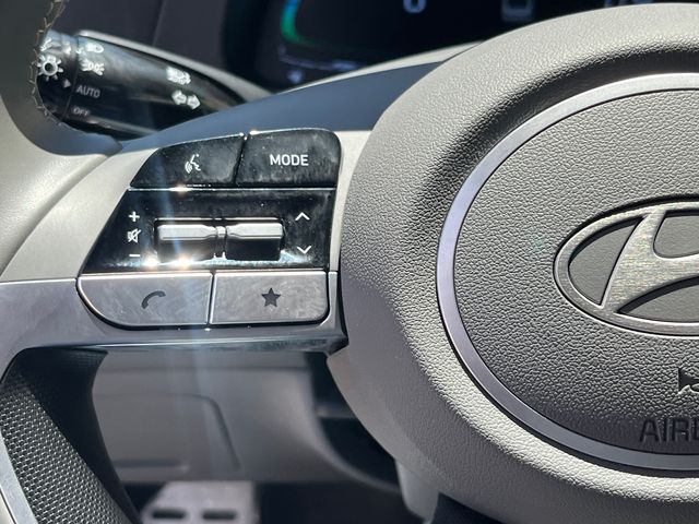 2025 Hyundai Elantra SEL - Photo 16