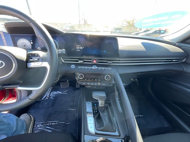 2025 Hyundai Elantra SEL - Photo 19