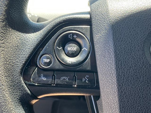 2022 Toyota Prius L Eco - Photo 16